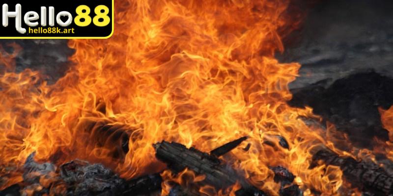 Mơ thấy lửa cháy lớn nhưng không gây hại là điềm báo may mắn